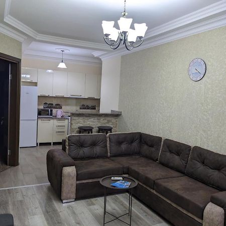 Berapartment With Mountain View Batumi Bagian luar foto