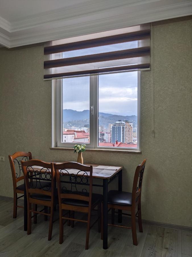 Berapartment With Mountain View Batumi Bagian luar foto