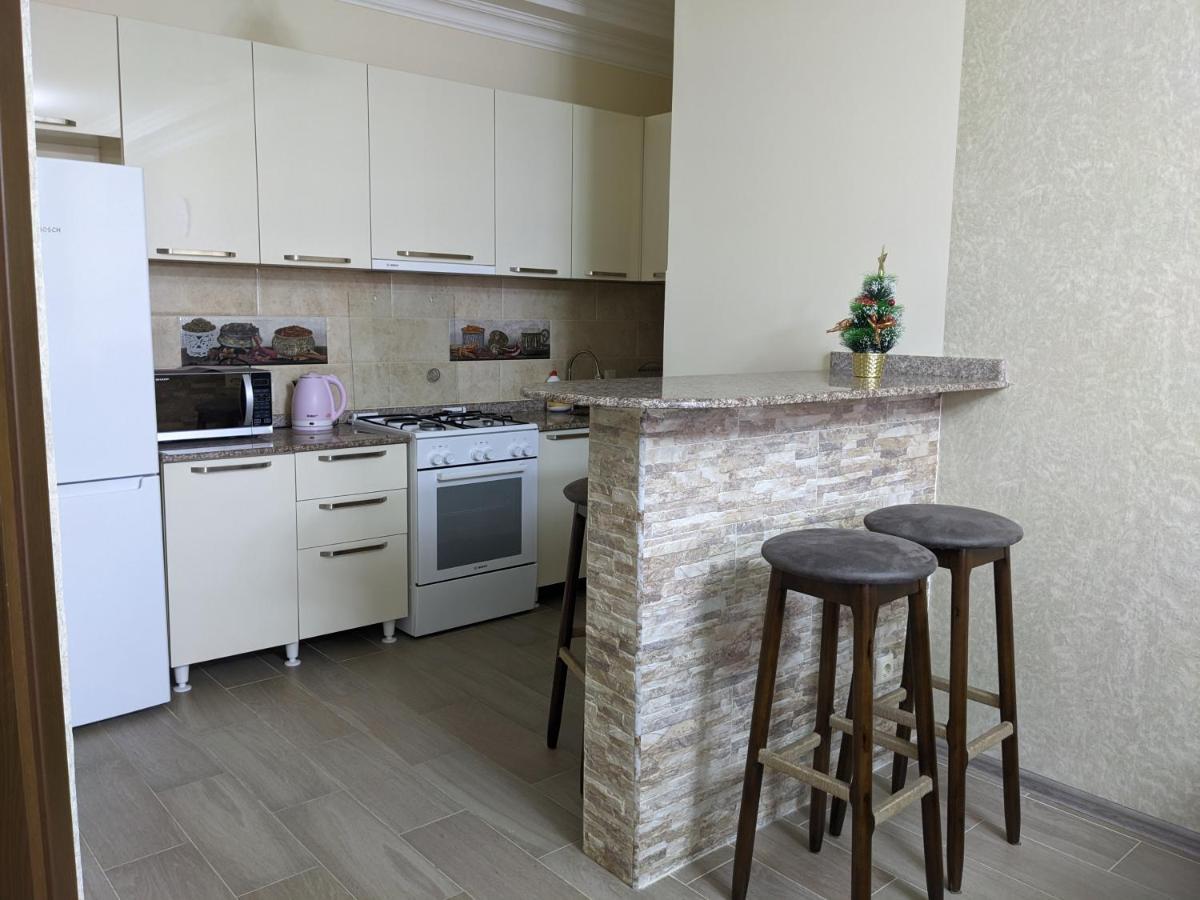 Berapartment With Mountain View Batumi Bagian luar foto