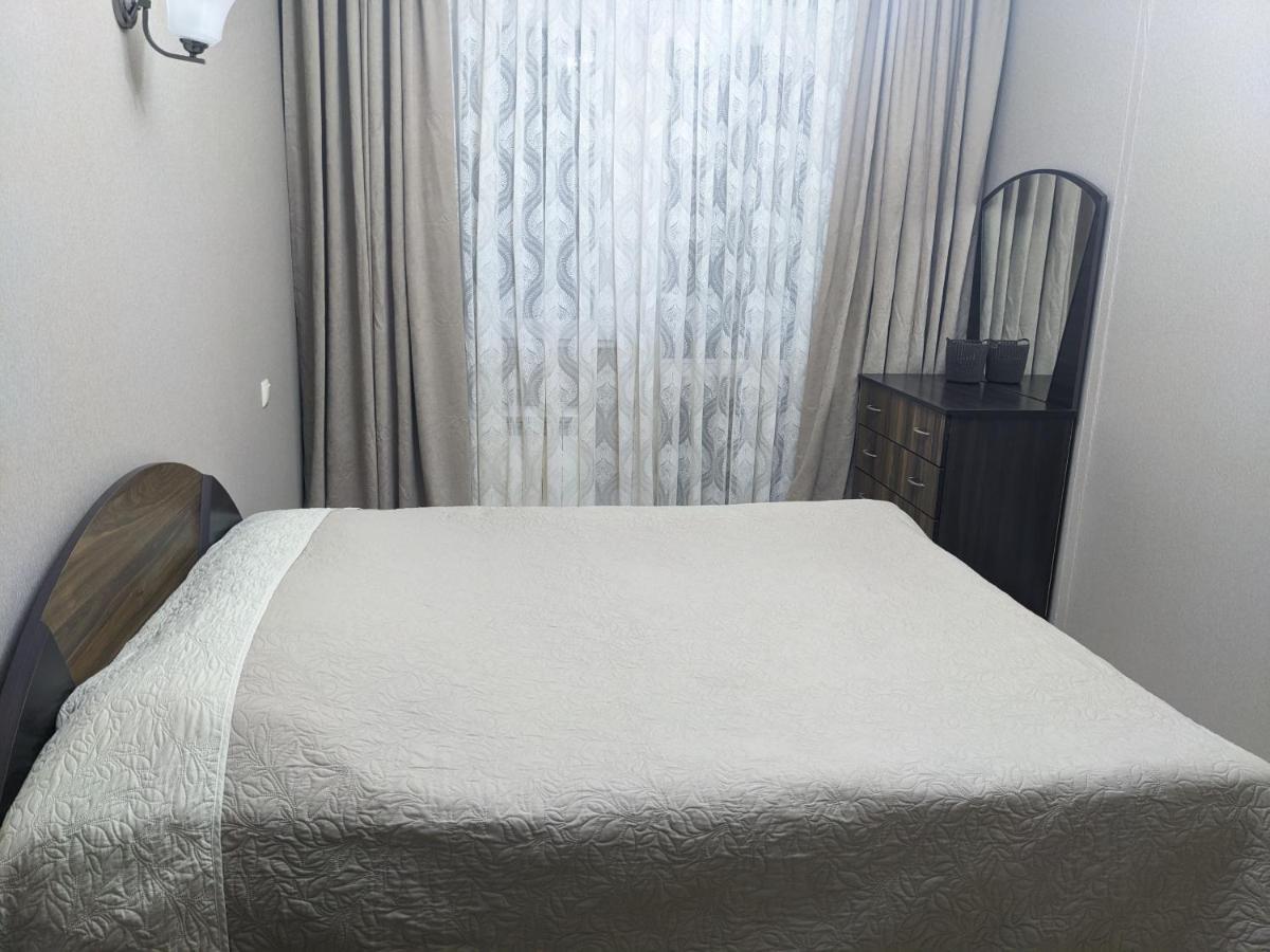 Berapartment With Mountain View Batumi Bagian luar foto